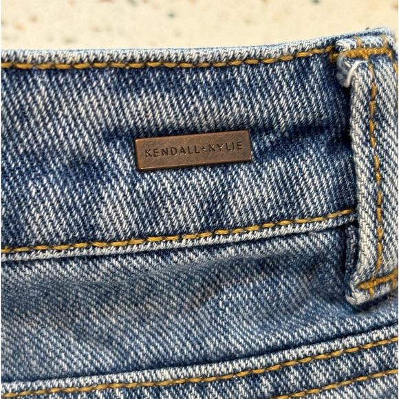 KENDALL & KYLIE Denim‎ Jean Shorts Sz 29 in a Medium Wash - Picture 3 of 6